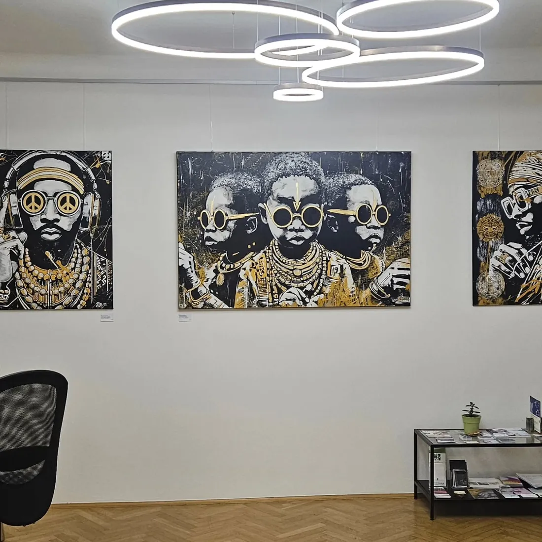 Golden Childhood an der Galeriewand in Graz